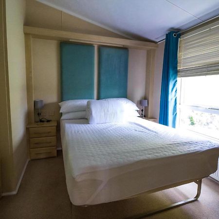 Beautiful 6 Berth Lodge At Cherry Tree Holiday Park Ref 70002Tg Great Yarmouth Exterior photo